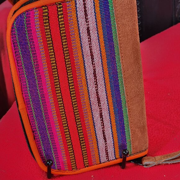 JL Brand Duo Pattern Aztec Stripe Embroidered Leather Zip Hand Strap Wallet OPB - Picture 8 of 16